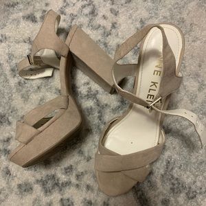 Anne Klein platform tan heels